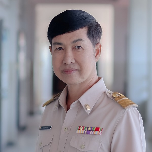 นายธนันดร ใกล้ฝน