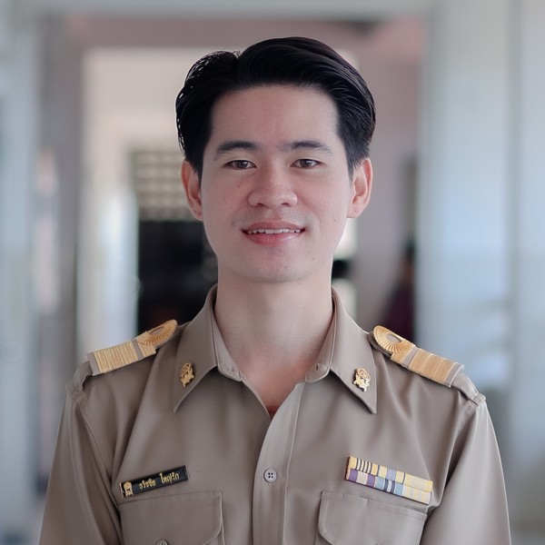 นายธวัชชัย ใหญ่รัก