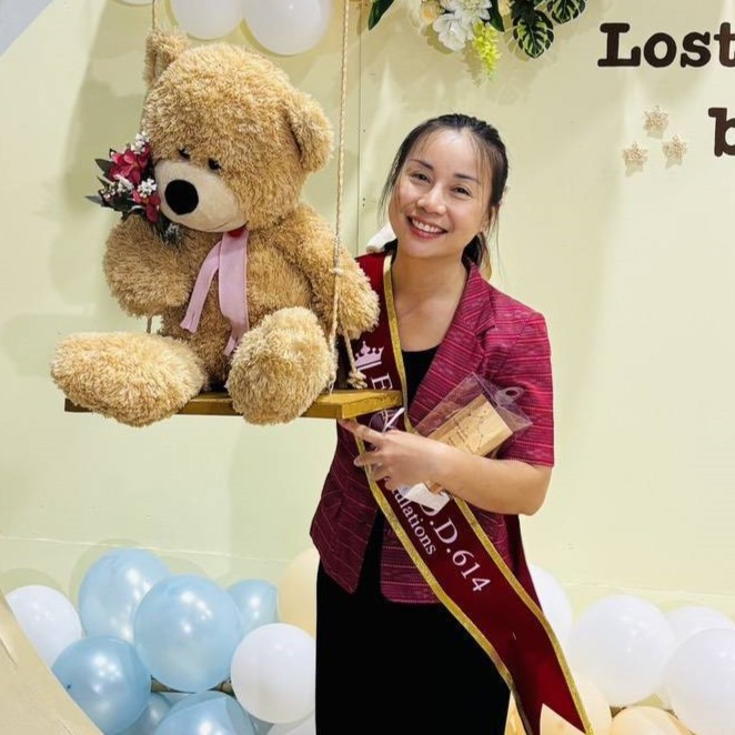 นางสาวนิออน วิชัย